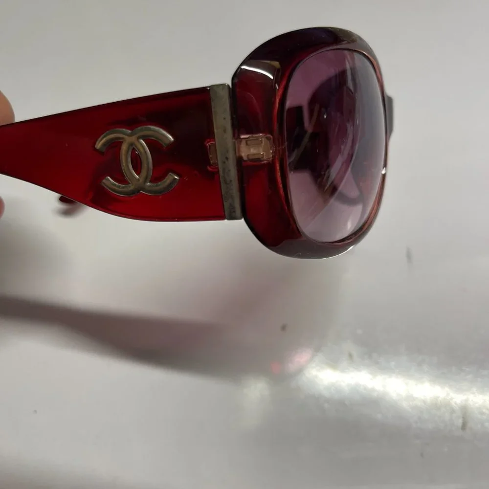CHANEL Red Tinted CC Logo Sunglasses - Picture 6 of 8